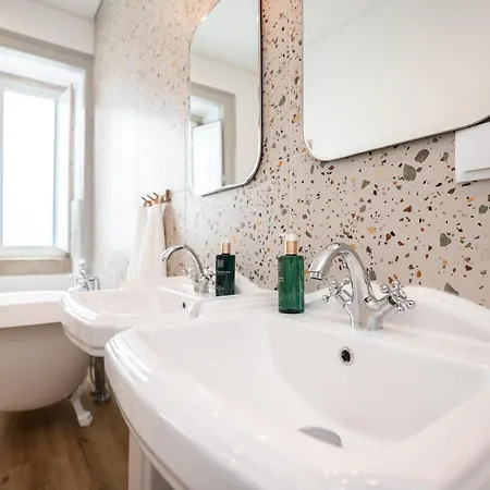 Amalia Boutique & - By @ Rita's Place ゲストハウス 4*