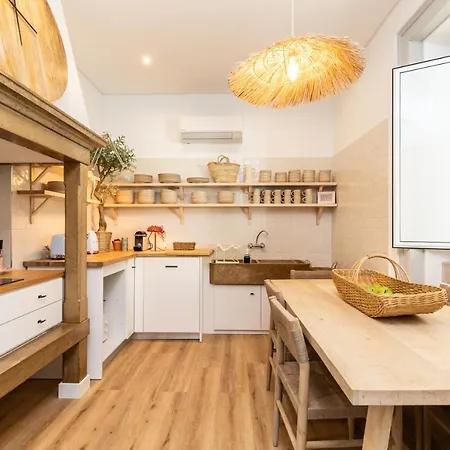 Amalia Boutique & - By @ Rita's Place ファロ