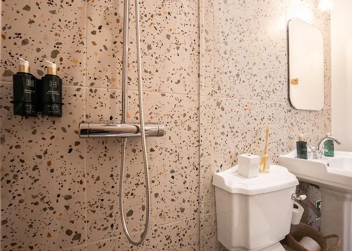 Πανσιόν Amalia Boutique & - By @ Rita's Place Φάρο