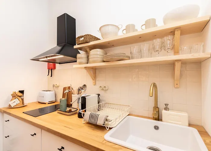 Πανσιόν Amalia Boutique & - By @ Rita's Place 3*