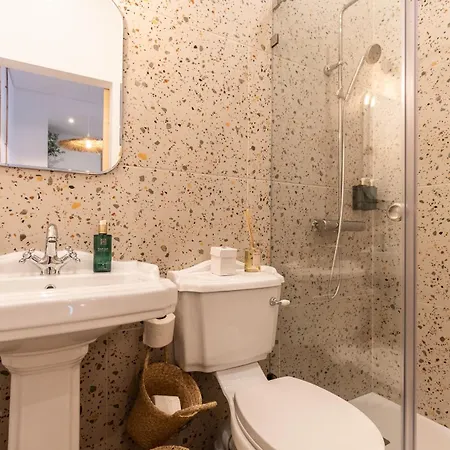 Amalia Boutique & - By @ Rita's Place Distrikt Faro